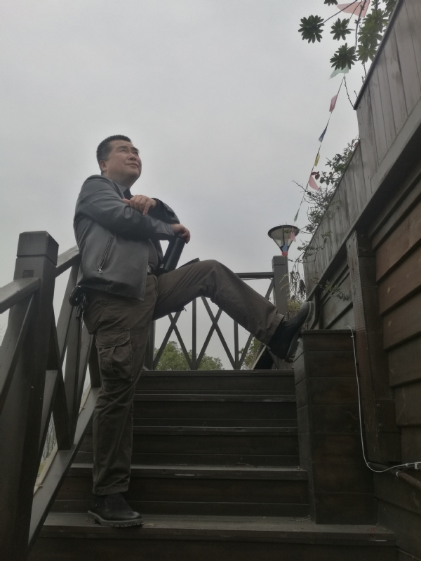 孤单背影的第一张照片--株洲基督教相亲网
